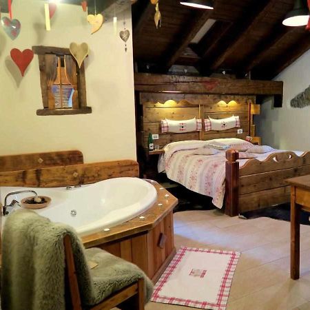 Romantica Suite Con Vasca Idromassaggio 아오스타 외부 사진