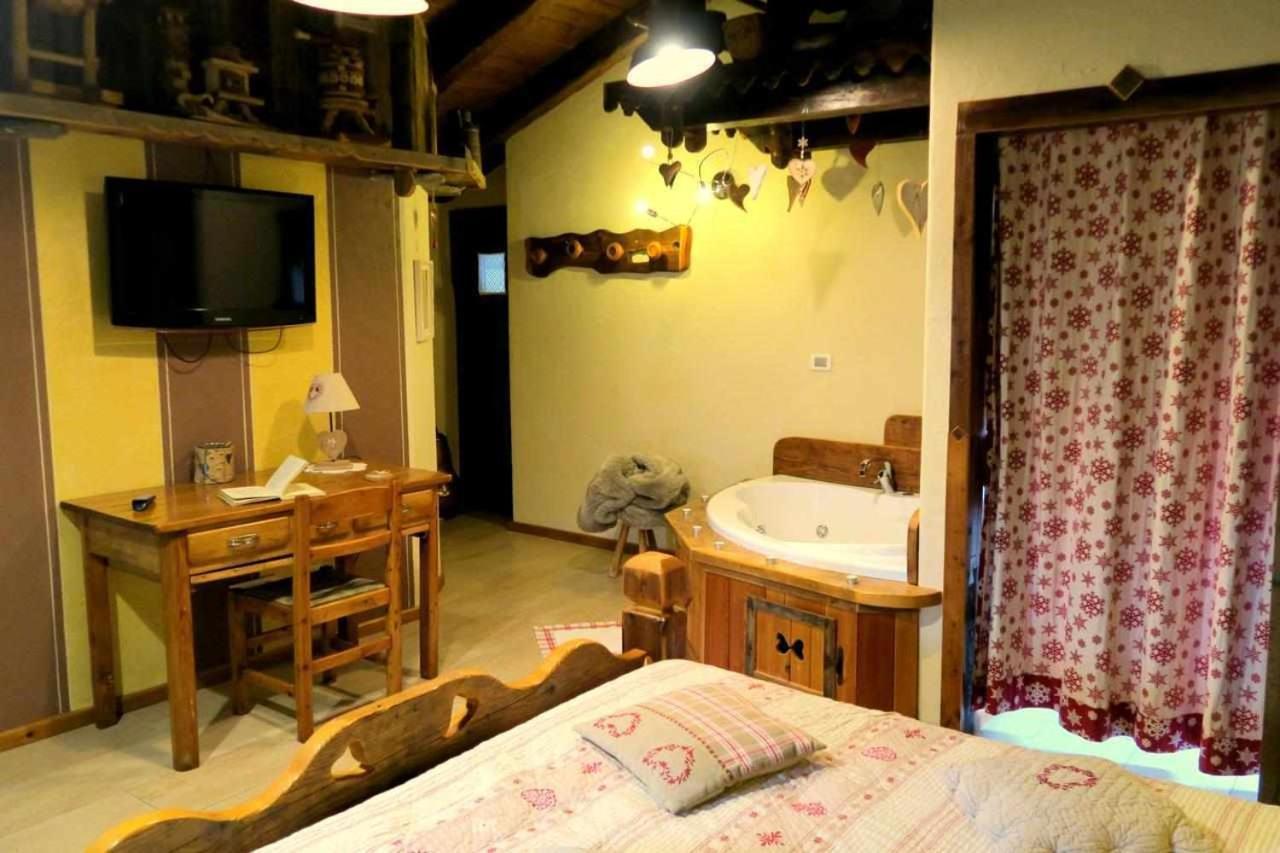 Romantica Suite Con Vasca Idromassaggio 아오스타 외부 사진