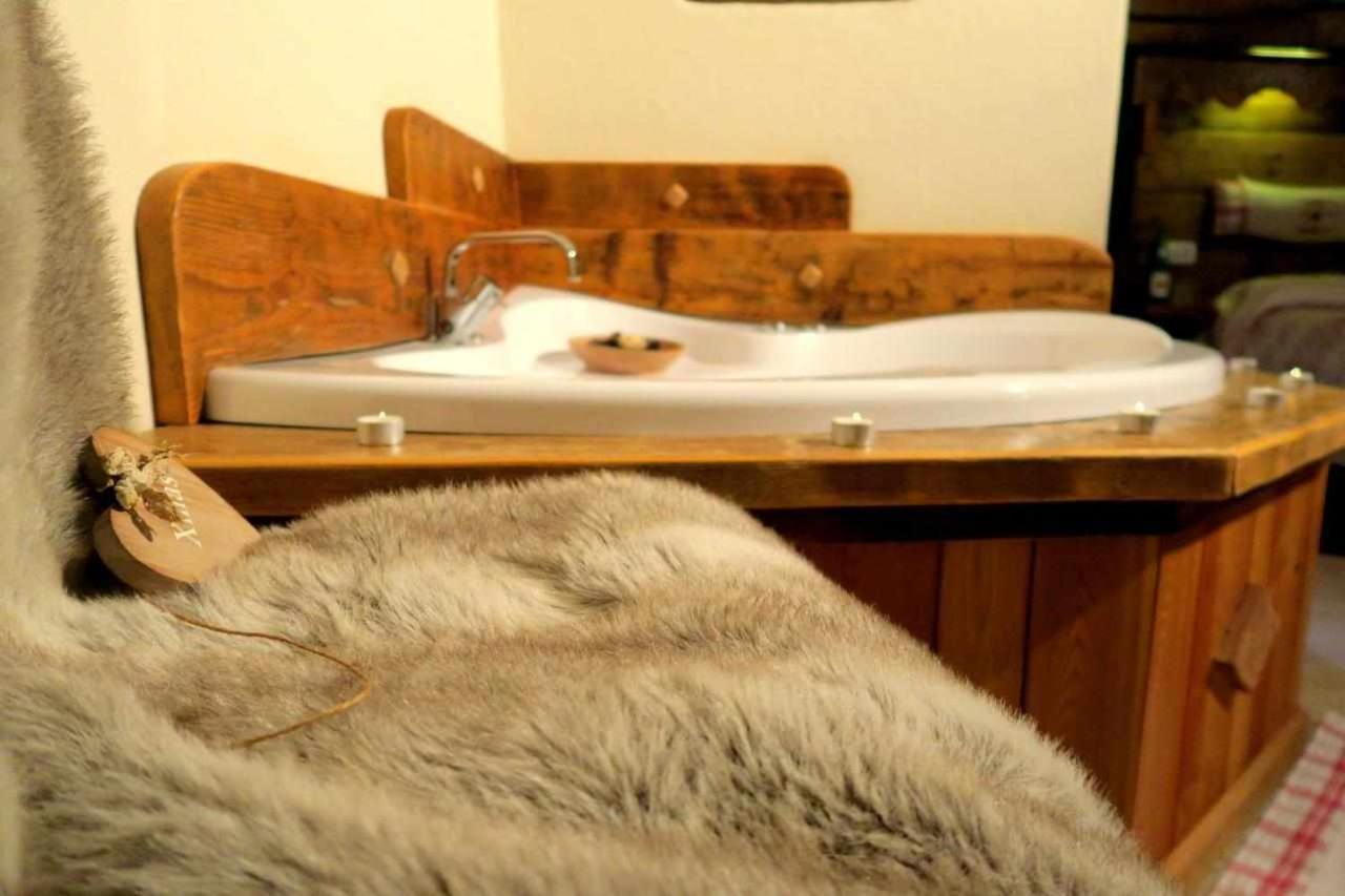 Romantica Suite Con Vasca Idromassaggio 아오스타 외부 사진