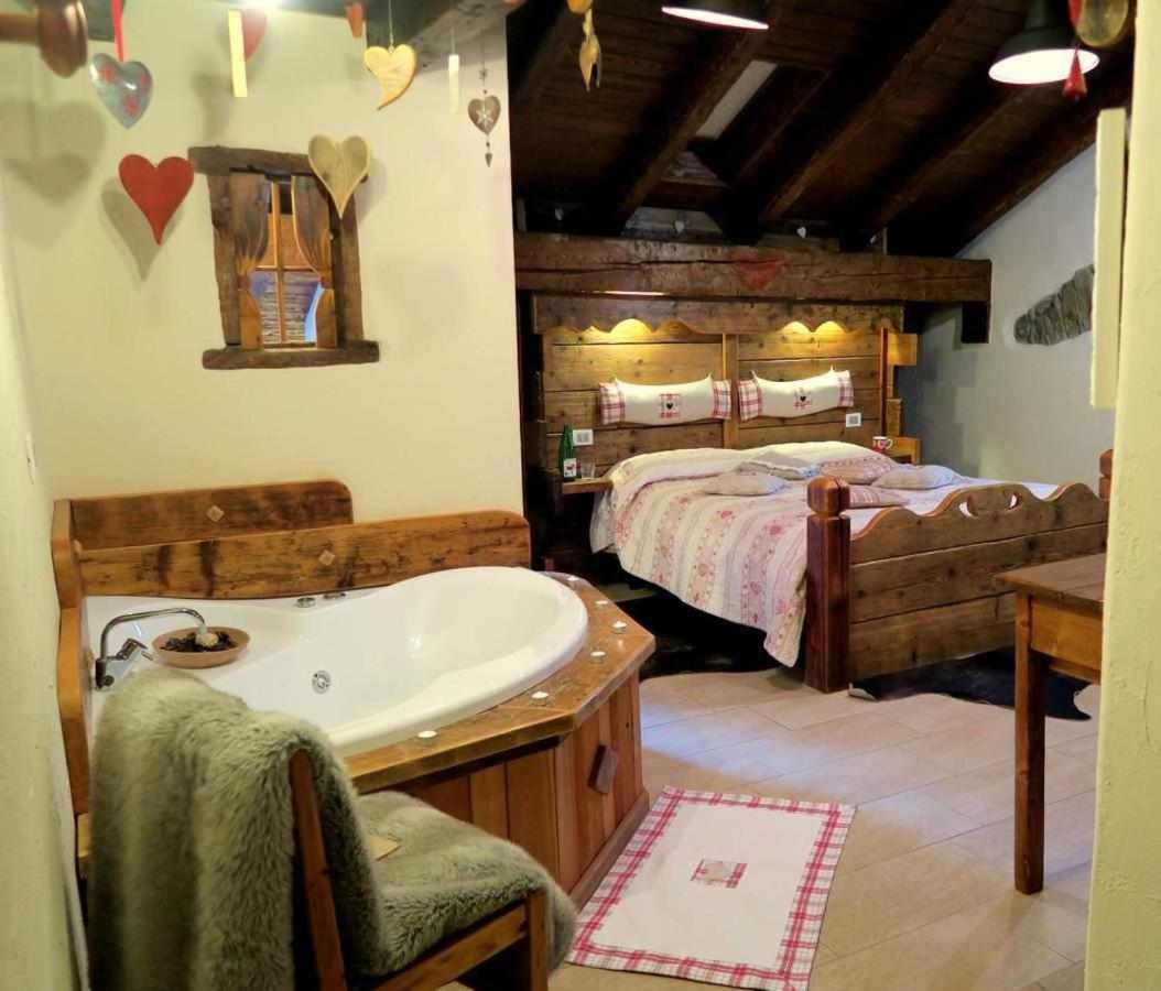 Romantica Suite Con Vasca Idromassaggio 아오스타 외부 사진
