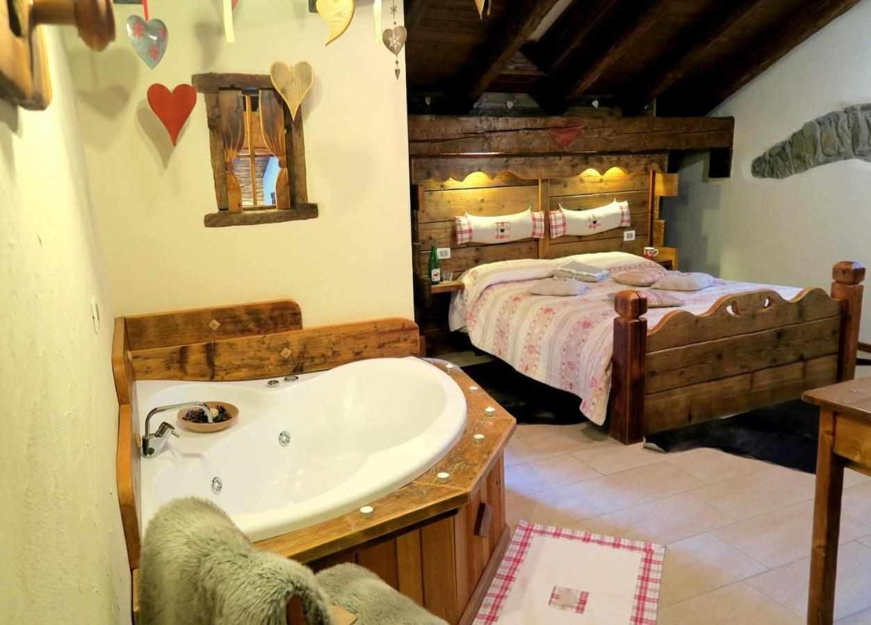 Romantica Suite Con Vasca Idromassaggio 아오스타 외부 사진