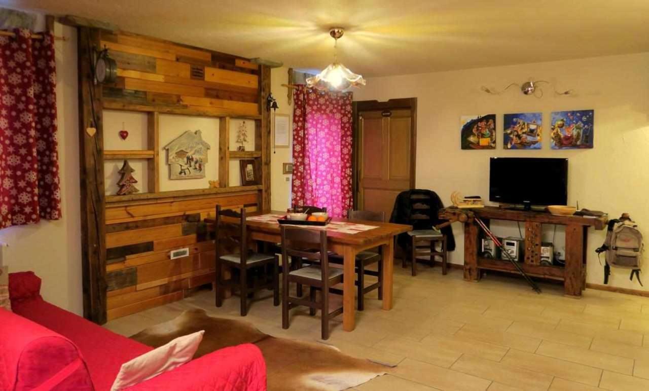 Romantica Suite Con Vasca Idromassaggio 아오스타 외부 사진